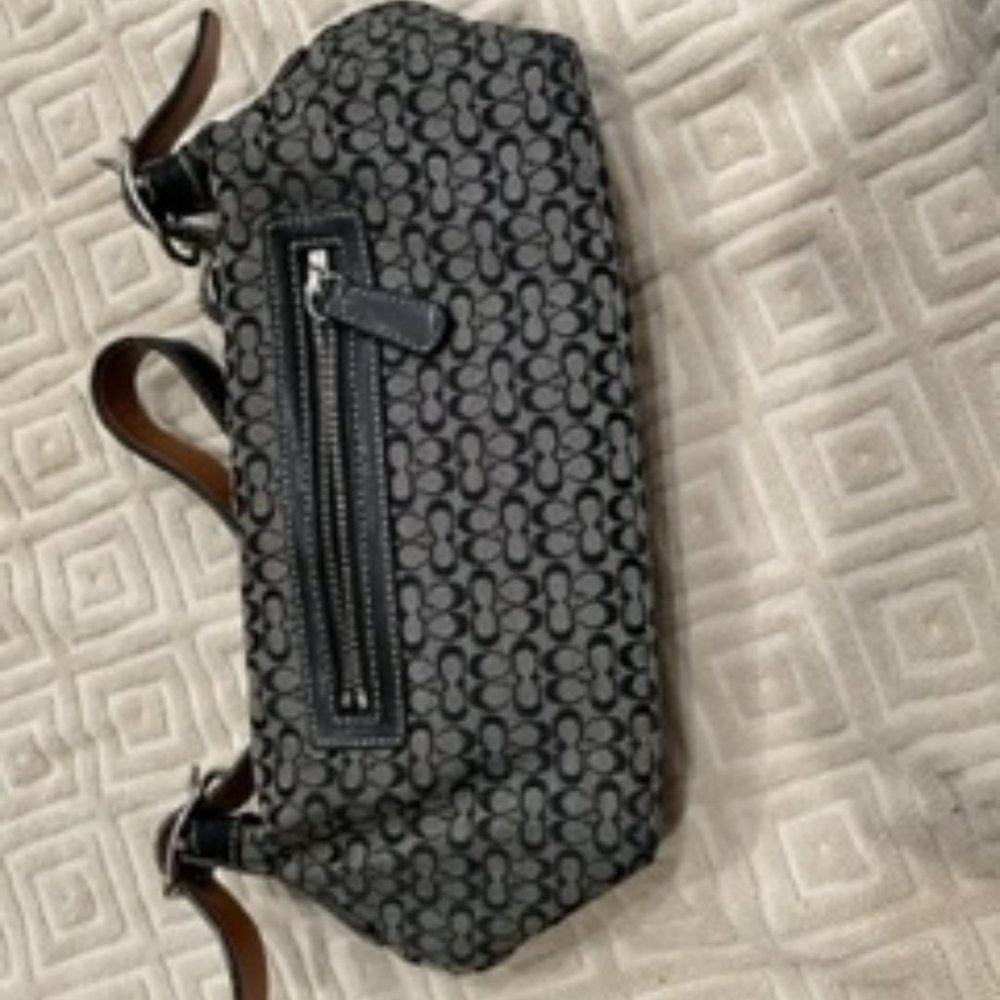 EUC Coach black and white purse in signature print